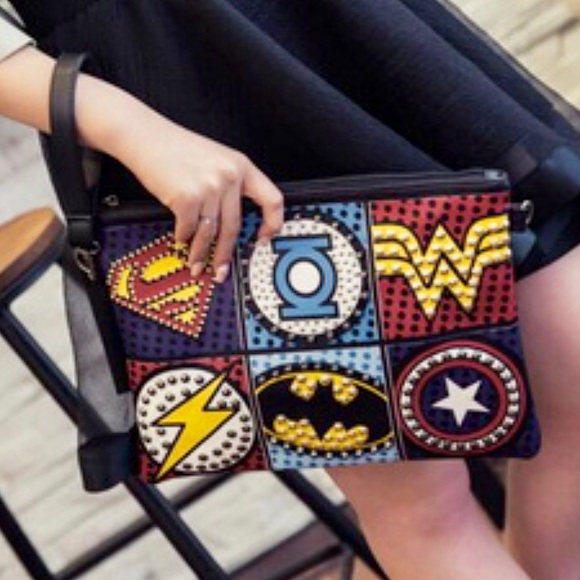 ❤️ SUPER HERO BAG WRISTLET CLUTCH - Picture 5 of 8